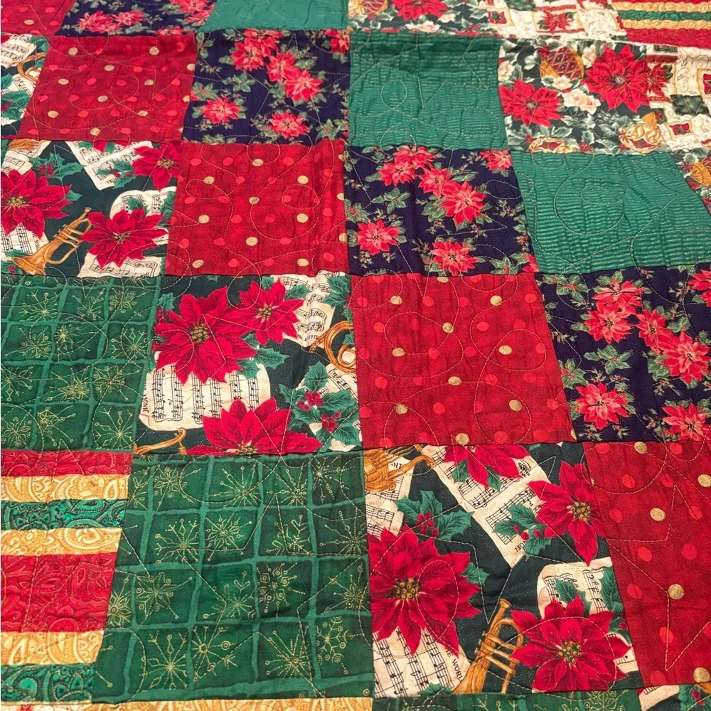Holiday Patchwork Quilt  Blanket with Red and Green Floral Design